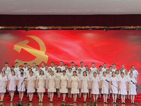 图 市康宁医院安心合唱团动情演唱《在灿烂阳光下》.png