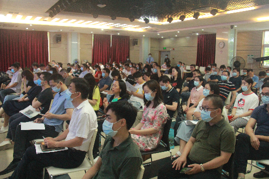 康宁培训学员理论学习.JPG